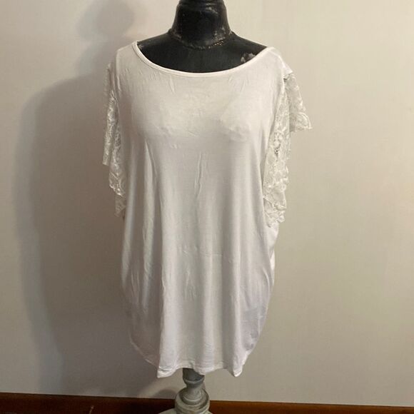 Torrid white top with lace sleeves, size 3X - Picture 1 of 3